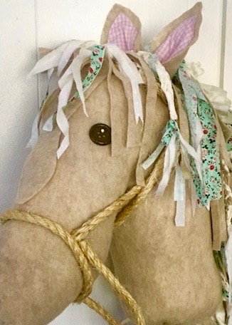 HOBBY HORSE, OPEN MOUTH, BEIGE